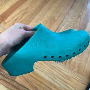 Trendy Calzuros! Green size 38-39 (8-8.5).